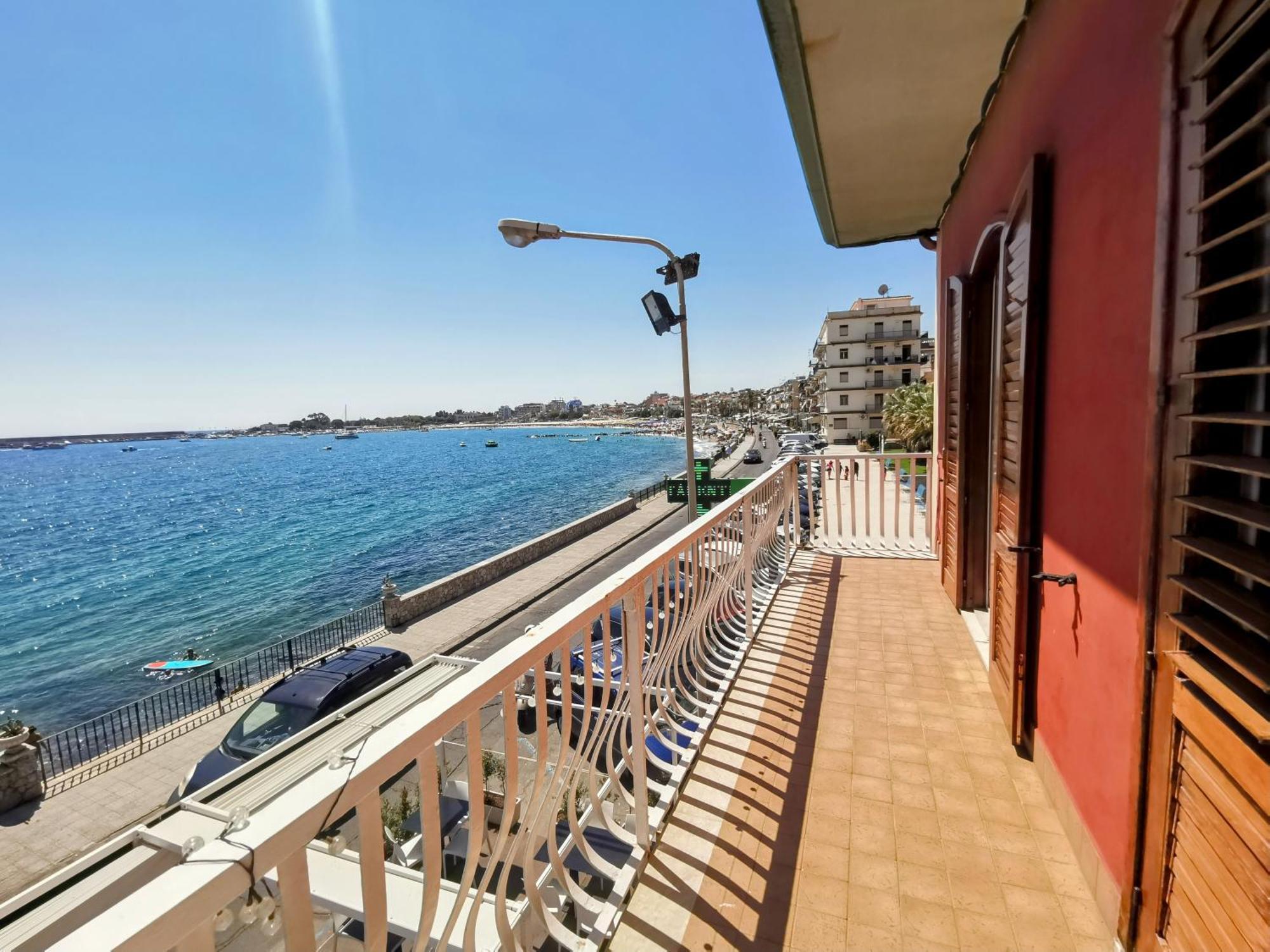 Super Panorama & Astonishing Apartment Seaview Giardini-Naxos Chambre photo