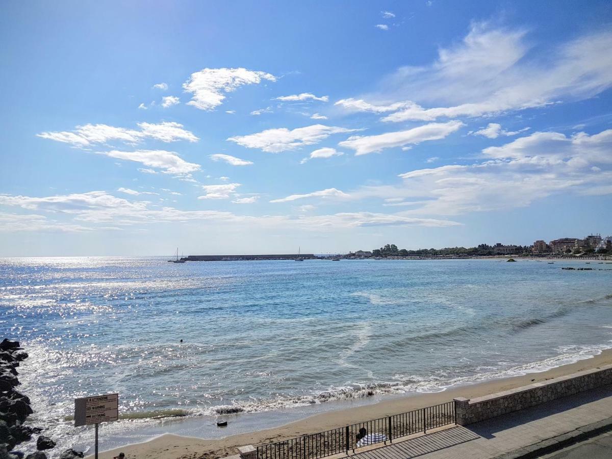 Super Panorama & Astonishing Apartment Seaview Giardini-Naxos Extérieur photo
